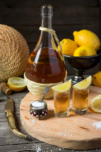 柠檬和盐的龙舌兰酒 — 图库照片
