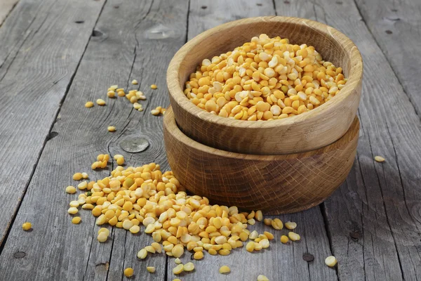 Yellow split peas in a wooden bowl — Stock Photo, Image