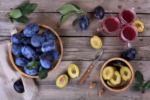 Prugne e succo di prugna — Foto Stock