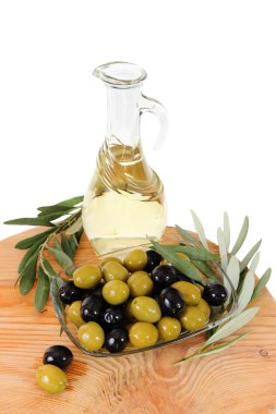 Zeytin yağı, üzerinde beyaz bir adam izole yeşil ve Siyah Zeytin