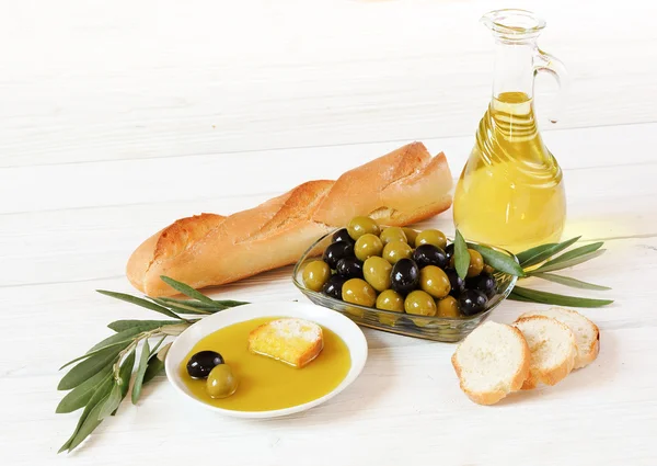 Olives, olive oil and wheat bread — Stock Photo, Image