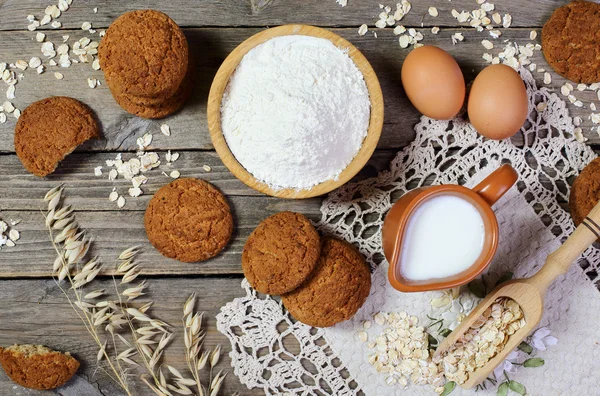 Yulaf ezmeli kurabiye ve onun hazırlanması için malzemeler
