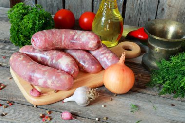 Çiğ et sosis kesme tahtası