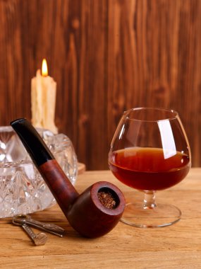 Bir bardak konyak ve yasaktır boru 