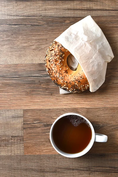 Bagel och kaffe — Stockfoto