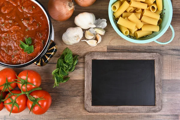 Italské kuchyně s křídové desky — Stock fotografie