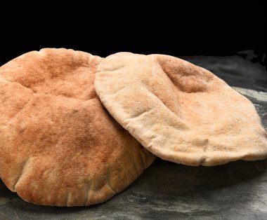 Pita ekmeği Slate üzerinde