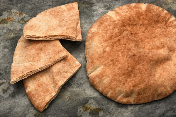 Pita Loaf and Wedges — Stock Photo, Image