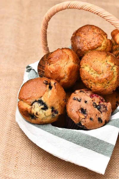 Košík muffinů — Stock fotografie