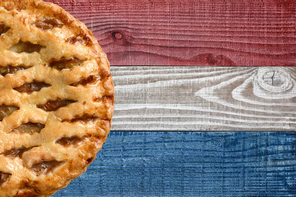 Tarte aux pommes sur fond patriotique — Photo