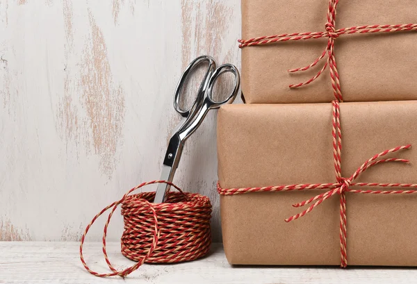 Closeup Kerstcadeaus String schaar — Stockfoto