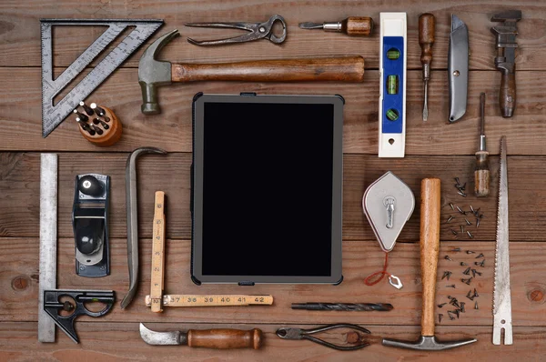 Herramientas de contratistas con Tablet Computer — Foto de Stock