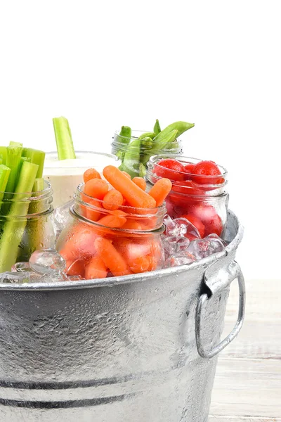 Mason jar Veggies Picnic Table — Stock Photo, Image