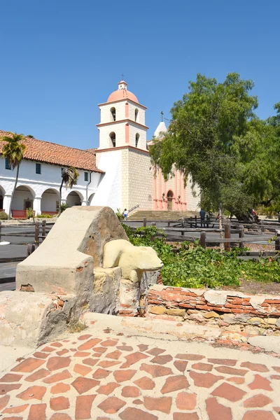 Umywalka Santa Barbara Mission — Zdjęcie stockowe