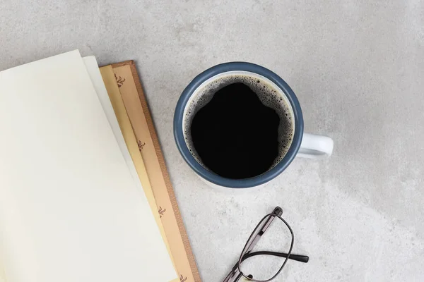 Tasse Café Avec Livre Ouvert Une Page Vierge Avec Des — Photo