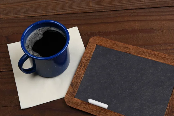Vintage Blank Slate Chalkboard Mug Coffee Rustic Wood Surface — Stock Photo, Image