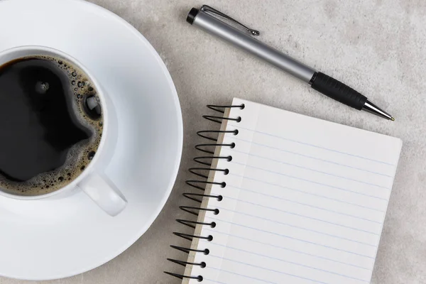 Flat Lay Bodegón Escritorio Negocios Con Taza Café Cuaderno Notas — Foto de Stock