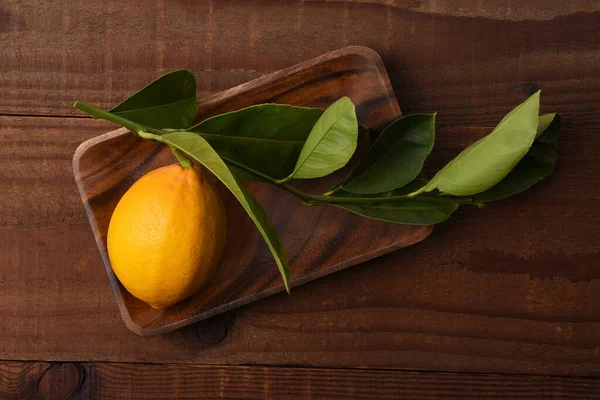 Fresh Picked Lemon Stem Leaves Attached Wood Tray Rustic Dark — Stock Photo, Image