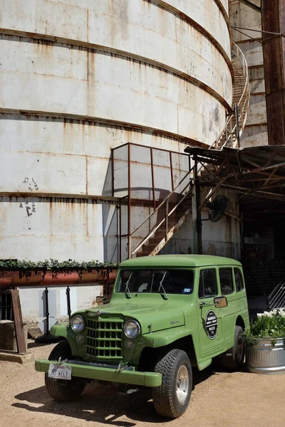 Waco Texas March 2018 1953 Willys Wagon Jeep 修复后的车辆将在Magnolia市场的The Silos展出 — 图库照片