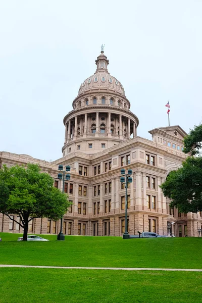 奥斯丁 Texas 2017年5月22日 得克萨斯州国会山 在奥斯汀市中心 德克萨斯议会和州长办公室大楼由日落时分的红色花岗岩建成 — 图库照片
