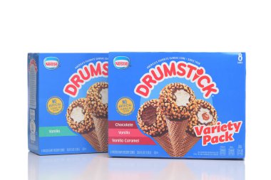 IRVINE, CALIFORNIA - 28 Mayıs 2021: 8 paket Nestle Drumstick Dondurma, Orijinal Vanilya ve Çeşitlilik Paketi.