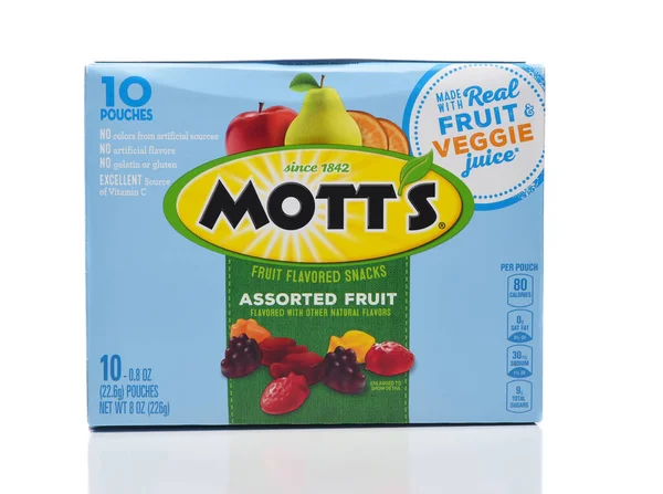 Irvine California Jun 2021 Box Motts Assorted Foods Snsnacks — стокове фото