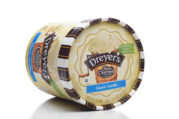 伊利诺斯州Irivne 2021年7月4日 一盒梦想者慢条斯理的经典香草冰淇淋在其一侧 — 图库照片