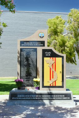 BATI, CALIFORNIA - 5 Temmuz 2021: Sid Goldstein Özgürlük Parkı 'ndaki Paracel Adaları Savaş Anıtı.