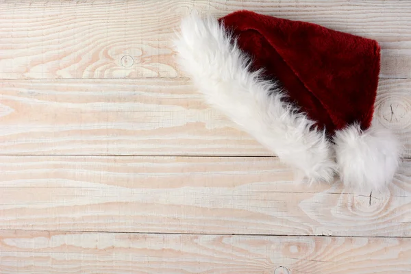 Sombrero de Santa en la superficie de madera — Foto de Stock