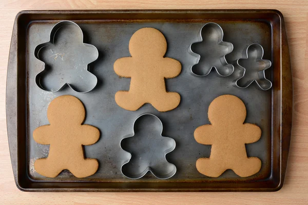 Gingerbread Man Biscoitos e cortadores — Fotografia de Stock