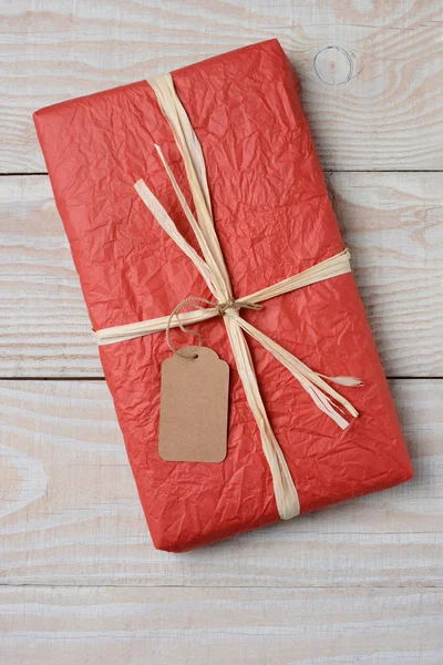 Red Present on White Wood — Stock Photo, Image