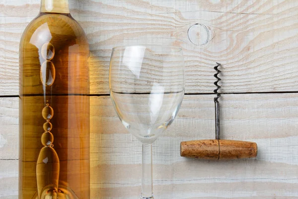 Butelka wina lampka korkociąg — Zdjęcie stockowe