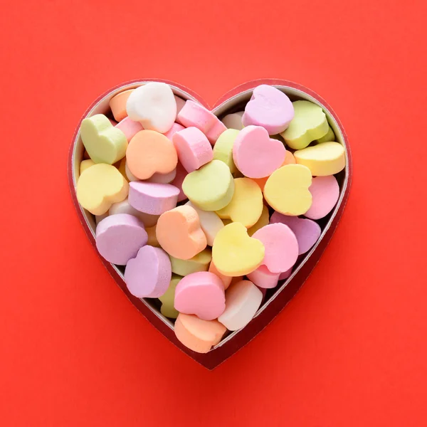 Сердца конфеты в коробке — стоковое фото