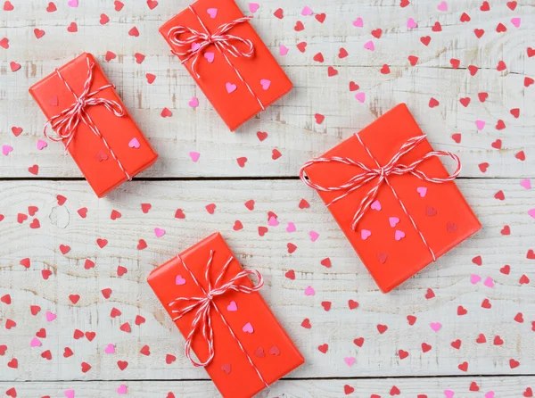 De giften van valentijnskaarten en hart close-up — Stockfoto