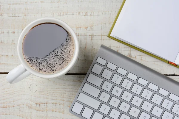 Kaffee und Tastatur — Stockfoto