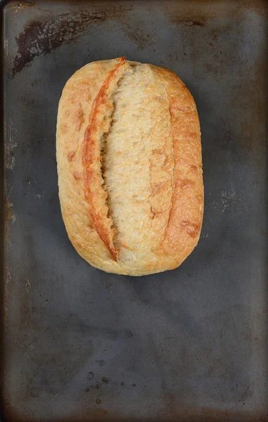 Folha de cozimento de pão assado fresco — Fotografia de Stock