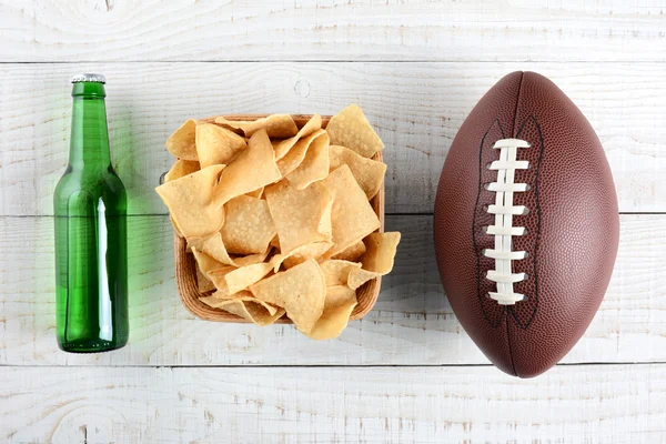 Öl, Chips och fotboll — Stockfoto