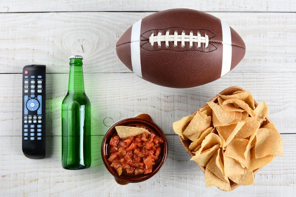 TV Remote, Salsa, Cerveja, Chips e Futebol — Fotografia de Stock