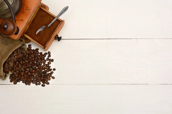 Coffee Beans and Grinder Copy Space — Stock Photo, Image