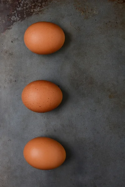 Brwon Eggs on Baking Sheet — Stock Photo, Image