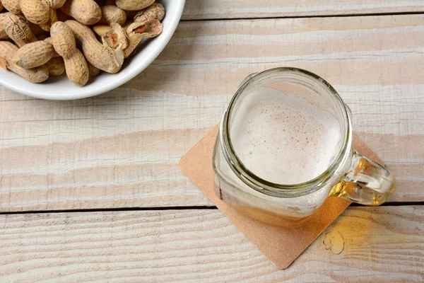 Amendoins e Cerveja Still Life — Fotografia de Stock