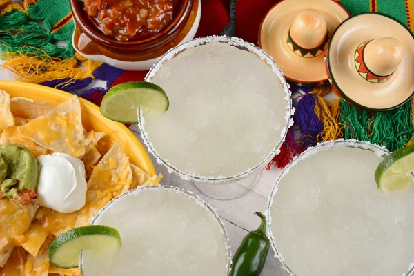 Drie Margaritas en Nachos — Stockfoto