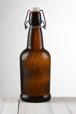 Swing Top Beer Bottle Light to Dark