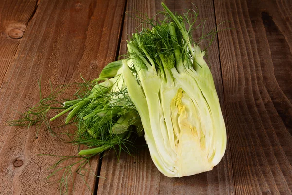 Venkel op houten tafel — Stockfoto