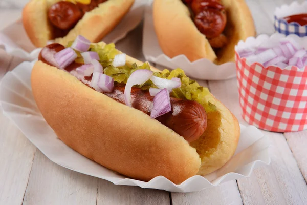 Closeup Hot Dog com Relish e cebolas — Fotografia de Stock