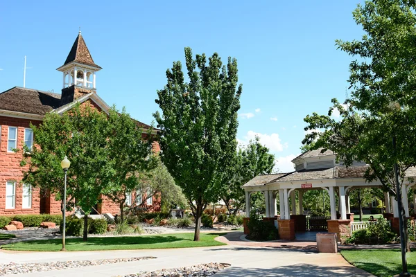 Woodward School and Gazebo — Stock Photo, Image