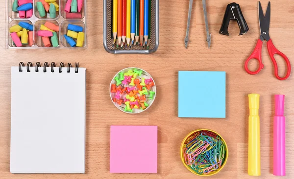 Close-up van schoolbenodigdheden — Stockfoto