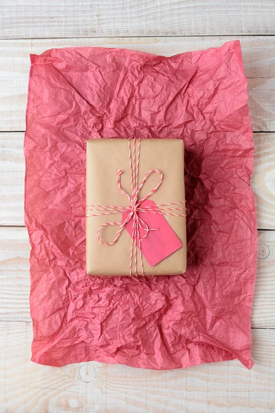 Plain Wrapped Present on Tissue Wood Table — Stock Photo, Image