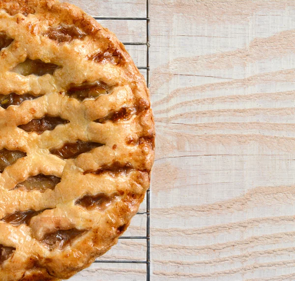 Tarte aux pommes sur table en bois — Photo