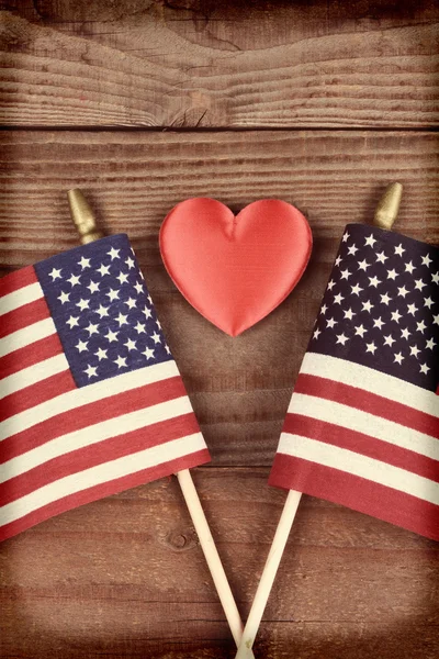 Vintage flaggor och hjärta — Stockfoto